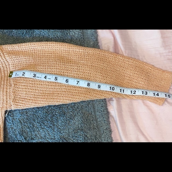 Sweet Wanderer brand crochet‎ style cropped sweater, size small - Picture 8 of 10